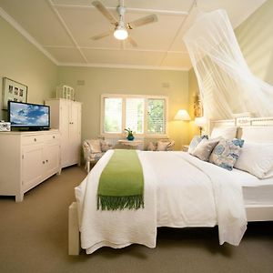 Queen Room Garden View